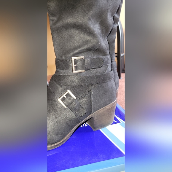 Tall White Mountain Boots - Picture 8 of 11